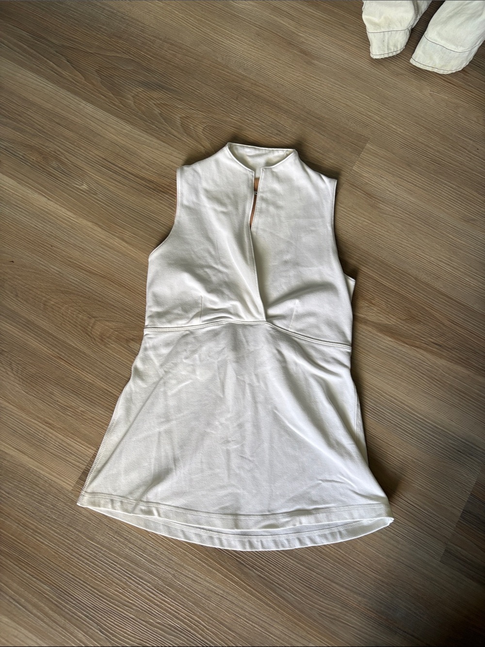Lululemon white tennis/ golf top - size 6